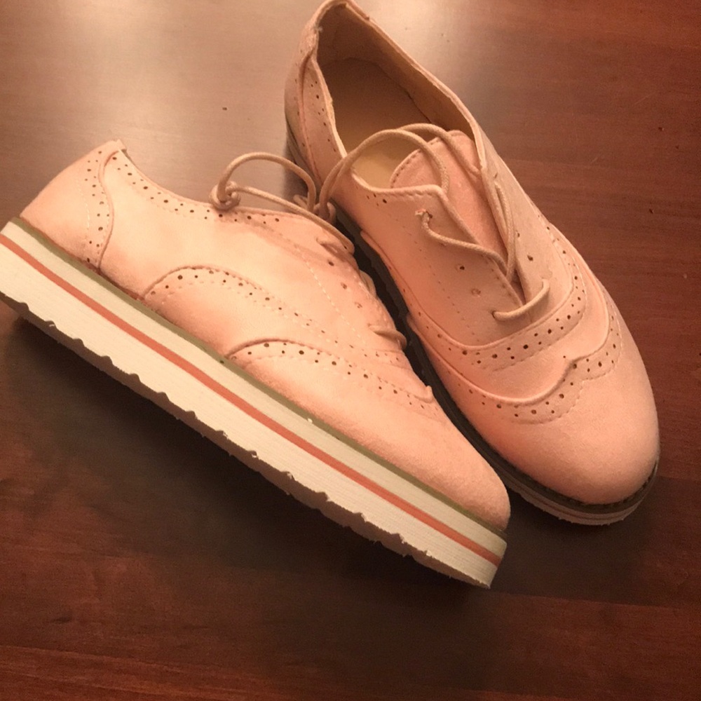Never Worn! Pink cute and casual sneakers
